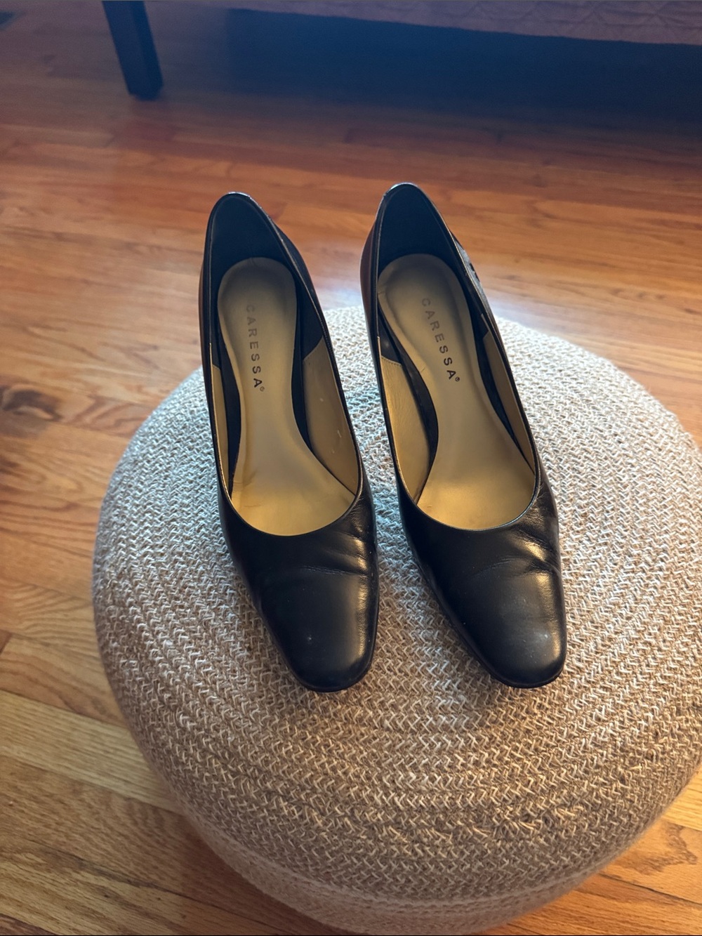 Saressa Black Leather Mid-Heel Pumps